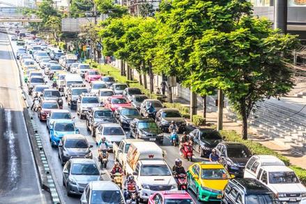 バンコクの交通渋滞の原因は？